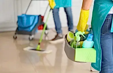 TEMİZLİKÇİ KADIN